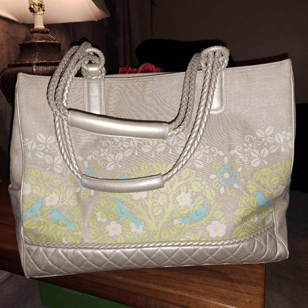 Vera Bradley Sitting In A Tree Resort Extra Large Tote With Matching Clutch.